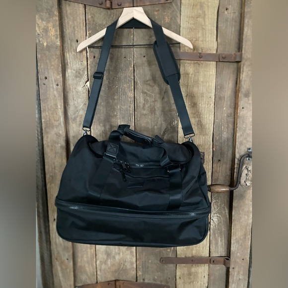 CALPAK Stevyn Duffel Bag with Shoe Compartment Black - Picture 1 of 16